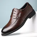 Klassische braune perforierte Herren-Business-Schuhe mit eleganter Vintage-Struktur - 38 / Braun (Ausgehöhlt)