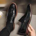 Schwarze Herren-Leder-Loafer im britischen Stil mit spitzer Zehenpartie und Slip-On - 37 / Schwarz