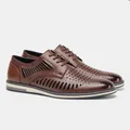Vista dettagliata di scarpe casual da uomo marroni con elegante design traforato laser. - 39 / Marrone