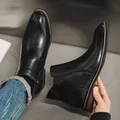 Stivaletti Chelsea classici in pelle nera da uomo con cerniera laterale e dettaglio suola. - 37 / Nero