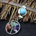 Colgante del Árbol de la Vida hecho a mano con cristal y turquesa sobre fondo rústico - 1 Pieza / Turquesa Azul