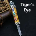 Pendentif sceptre chakra hexagonal en œil de tigre avec sept pierres et pointes - Pendentif Baguette Oeil de Tigre / Œil de tigre