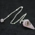 Natürliches Rosenquarz-Pendel in Hexagonalform mit versilberter Kette für Wünschelruten - Rosenquarz