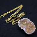 Collar de cristal de ágata drusa natural con cadena dorada brillante - Collar (Incluye Colgante)
