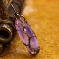 Handgefertigter violetter Kristallanhänger mit antikem Kupferdraht Lebensbaum - K9 / Bronze