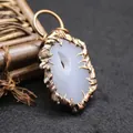 Pendente vintage in fetta di agata di cristallo bianco con bordo in metallo bronzo - Pendente Bianco