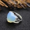 Elegante anello in argento stile barocco con opale a forma di cuore luminoso - Opale