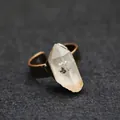 Anello vintage regolabile in bronzo con punta di cristallo bianco naturale da donna - Aperto Regolabile / Quarzo Ialino (Bronzo Antico)