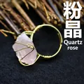 Anello artigianale in filo dorato con pietra di quarzo rosa naturale grezza vintage - Aperto Regolabile / Quarzo Rosa (Oro)