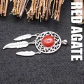 Colgante atrapasueños con ágata roja y dijes de plumas - Estilo Ágata Roja / Plateado