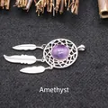 Hermoso colgante atrapasueños con piedra de amatista violeta redonda y dijes de plumas - Estilo Amatista / Plateado