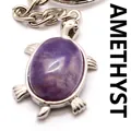 Pendentif porte-clés tortue argenté décoratif avec une améthyste violette polie - Améthyste