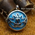 Handgefertigte Türkis Edelstein Yoga Person Anhänger Kette mit versilbertem Lotus Design - Blauer Türkis