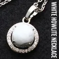 Collier pendentif élégant en turquoise blanche ronde avec auréole de cristal pour femme. - Collier avec Pendentif (Avec Chaîne) / Howlite