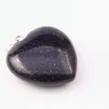Ciondolo a cuore minimalista in pietra del sole blu con effetto cielo stellato scintillante - Pietra di Sabbia Blu