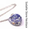 Collana con ciondolo a cuore in pietra blu e catena argentata dal design minimalista - Pietra a punti blu con collana