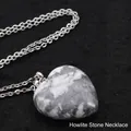 Ciondolo in howlite bianca naturale a forma di cuore con catena color argento - Set Collana / Howlite