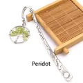 Elegantes Metall-Lesezeichen mit Lebensbaum-Anhänger aus Peridotsplittern in Silber - Peridot