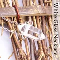 Zeshoekige helderwitte glazen prisma hanger ketting met een fijne zilverkleurige ketting - Zilveren Ketting / Synthetisch Wit Glas