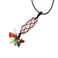 Collier pendentif en quartz rose tissé à la main avec pierres concassées et cordon cuir - Quartz rose