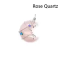 Colgante de luna de cuarzo rosa con hilo de plata y estrellas irisadas - Cuarzo rosa