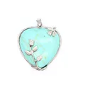 Élégant pendentif en turquoise en forme de cœur avec un motif de rose en argent ciselé - Turquoise