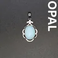 Elegante colgante de ópalo ovalado azul claro con micro-incrustaciones en plata - Ópalo
