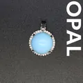 Eleganter runder Anhänger in Silberoptik mit hellblauem Opal und Mikropavé-Kristallen - Opal