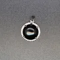 Eleganter runder Obsidian-Anhänger mit Kristall-Halo und silberner Fassung für Damen - Obsidian