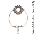 Vintage Bronze-Blumenarmband mit einem zentralen weißen Howlith-Naturstein-Inlay - Howlith