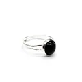 Semplice anello aperto placcato argento con intarsio rotondo in ossidiana nera naturale - Ossidiana