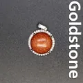 Eleganter runder Goldstein-Anhänger mit funkelnden Kristallen in Silberoptik - Goldsandstein