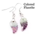 Pendientes colgantes de fluorita natural tallada en forma de ala con ganchos plateados - Fluorita de Colores