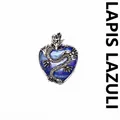 Collana con ciondolo a cuore in lapislazzuli avvolto da drago vintage, finitura argento - Lapislazzulo