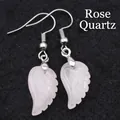 Elegantes pendientes de cuarzo rosa tallados en forma de ala de ángel con ganchos - Cuarzo rosa