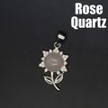 Exquisiter silberner Blumenanhänger mit einem natürlichen Rosenquarz-Stein im Zentrum - Rosenquarz