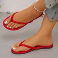 Eleganti sandali infradito rossi con cinturini intrecciati per un look estivo da spiaggia - Rosso