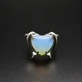 Elegante anello delfino argentato con un accento di pietra d'opale a forma di cuore - Opale