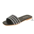 Vista dettagliata che mostra la misura del tacco piatto di 1 cm dei sandali con strass. - 36 / Sandali Slide a Fascia Unica con Strass (6041903) / Nero