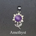 Eleganter Amethyst Blumenanhänger mit funkelnden Kristallen auf dunklem Hintergrund - Amethyst