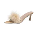 Eleganti sabot color oro champagne con tacco alto e decorazione in piume soffici. - 36 / Oro