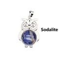 Zierlicher eulenförmiger Anhänger mit einem polierten natürlichen blauen Sodalith - Blauer Sodalith
