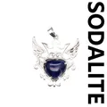 Exquisito colgante de sodalita azul en forma de corazón con corona plateada y alas - Sodalita azul