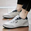 Baskets décontractées blanches élégantes pour hommes avec accents bleu marine en cuir - 39 / Baskets / Blanc