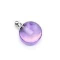 Vue macro d'un pendentif flacon de parfum en améthyste violette avec bouchon argenté - Améthyste (Accessoires en Argent)