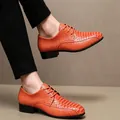 Herrenschuhe in Orange mit Steinmuster, spitze Zehenpartie, klassischer britischer Stil - 40 / Modetrend 155 / Orange