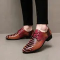 Herren spitze Lederschuhe mit rötlich-braunem Steinmuster und glänzendem Finish - 40 / Modetrend 153 / Braun