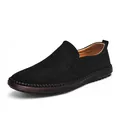 Primo piano di mocassini da uomo in pelle nera traspirante con suola in gomma e traforata - 38 / Stile Casual (FC2505) / Nero