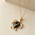 Elegante collar de tortuga de acero inoxidable dorado con colgante de esmalte negro - 3*2,4 cm / Negro (MA01-2)