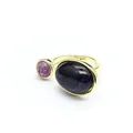Vue détaillée d'une bague vintage en pierre de sable et cristal rose ton doré - Bague Vintage Grès Bleu / Grès Bleu